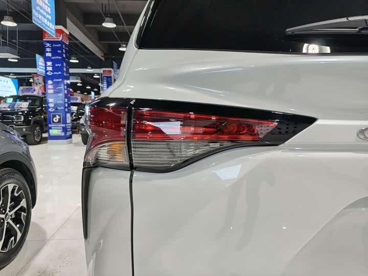 Фото 18 - Toyota Granvia