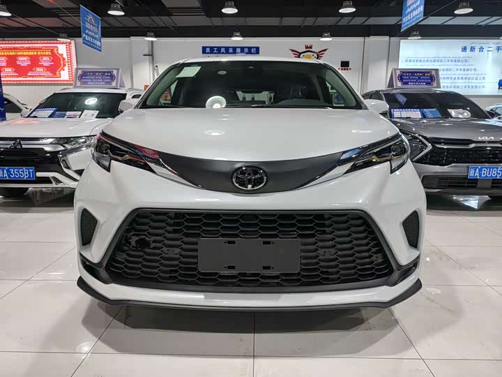 Фото 2 - Toyota Granvia