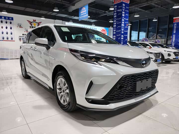 Фото 3 - Toyota Granvia