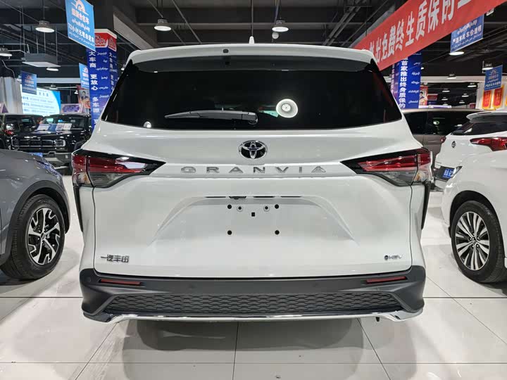 Фото 8 - Toyota Granvia