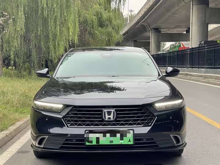 Фото 2 - Honda Accord Hybrid