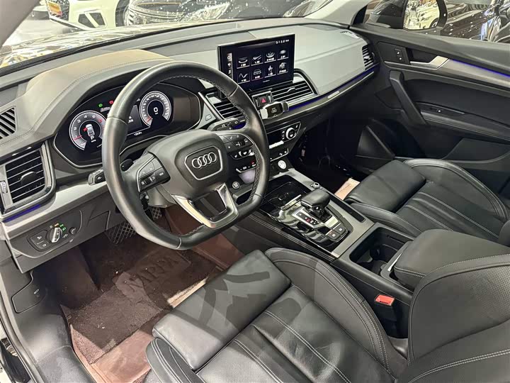 Фото 11 - Audi Q5L