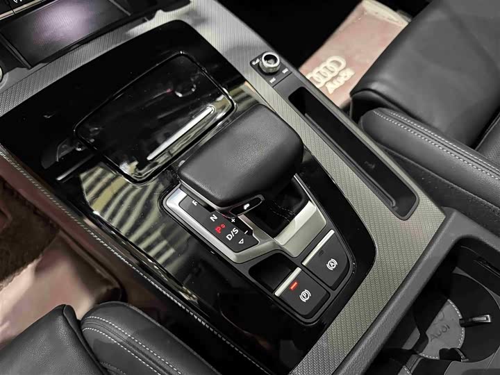 Фото 14 - Audi Q5L