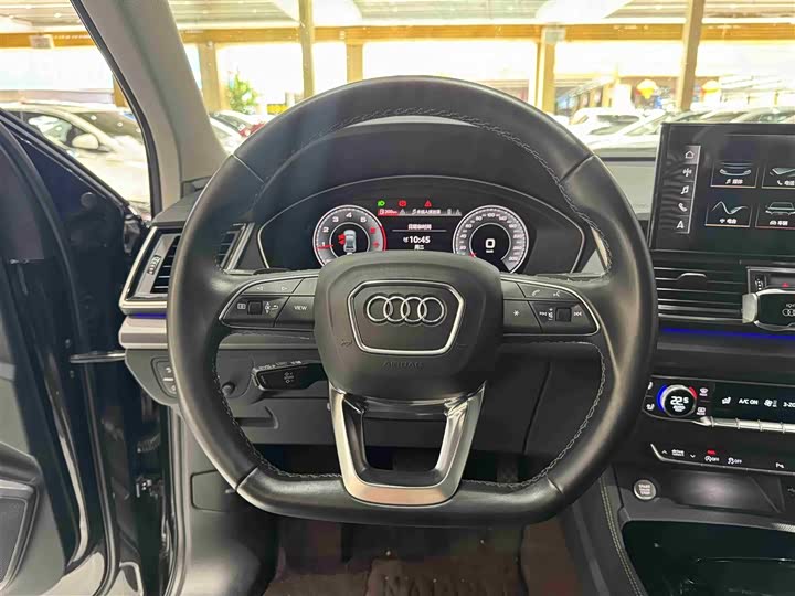 Фото 18 - Audi Q5L