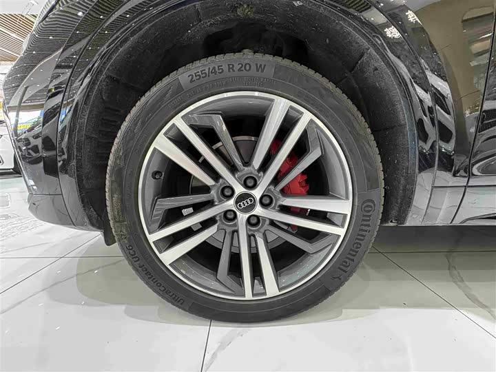 Фото 9 - Audi Q5L