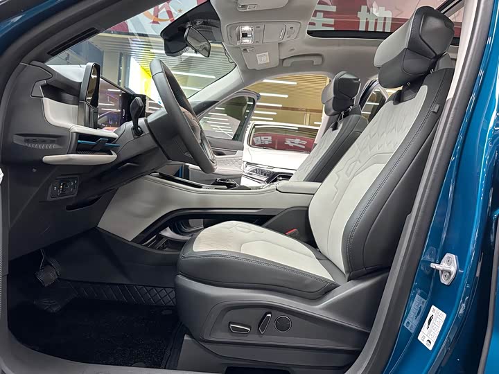 Фото 10 - Ford Edge