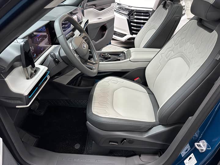 Фото 11 - Ford Edge