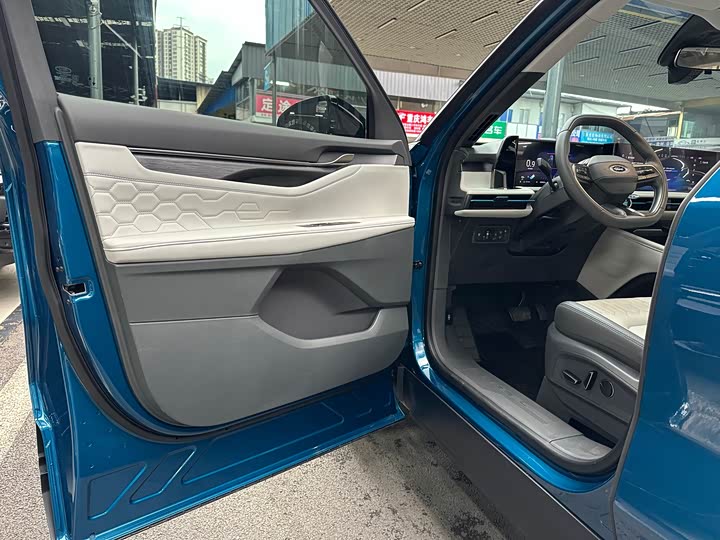 Фото 12 - Ford Edge