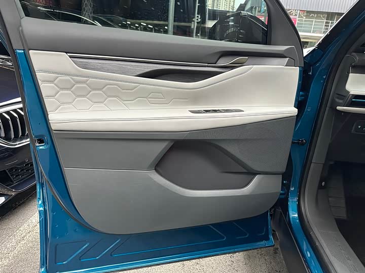 Фото 13 - Ford Edge