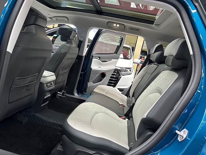 Фото 14 - Ford Edge