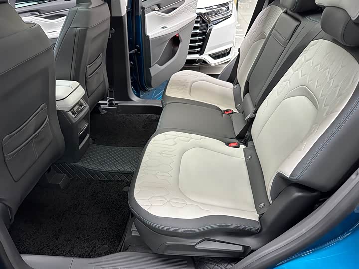 Фото 15 - Ford Edge