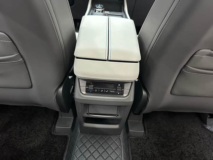 Фото 16 - Ford Edge