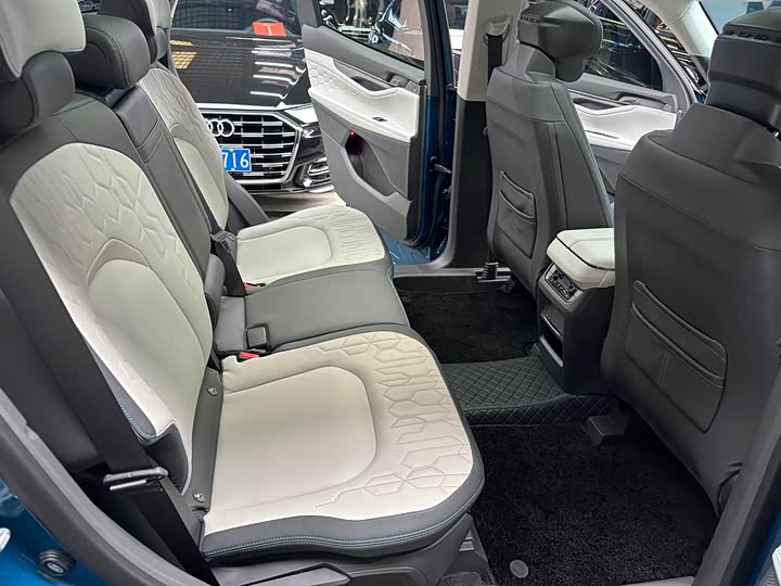 Фото 24 - Ford Edge