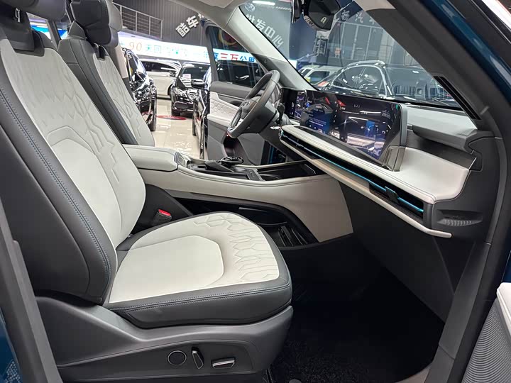 Фото 27 - Ford Edge