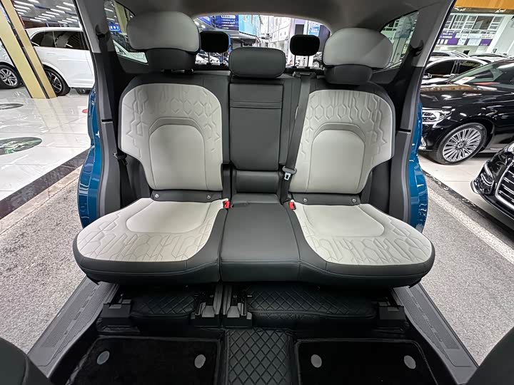 Фото 28 - Ford Edge