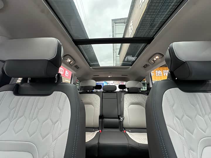 Фото 29 - Ford Edge