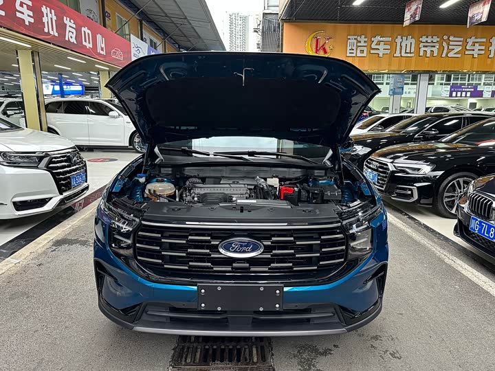 Фото 37 - Ford Edge