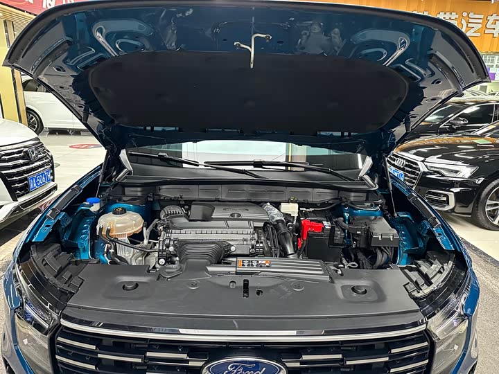 Фото 38 - Ford Edge