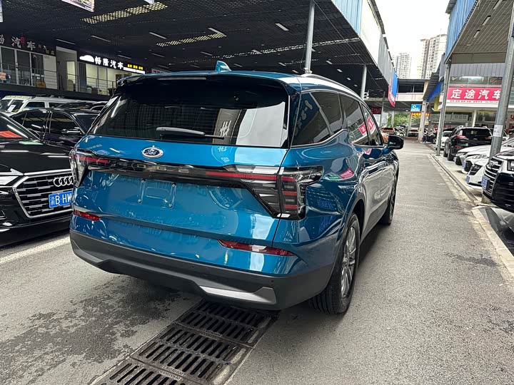 Фото 4 - Ford Edge