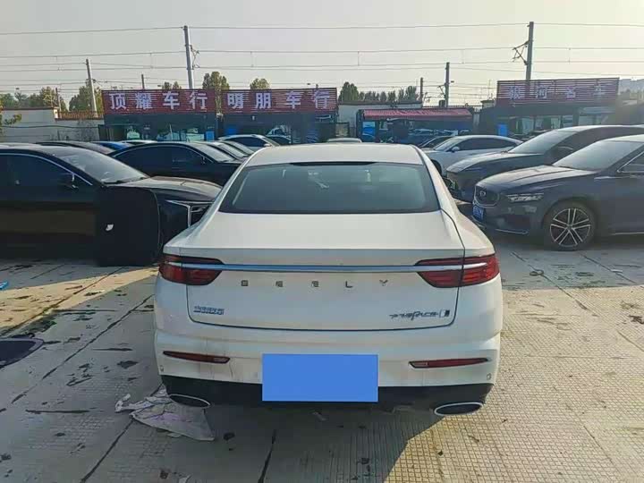 Фото 11 - Geely Preface