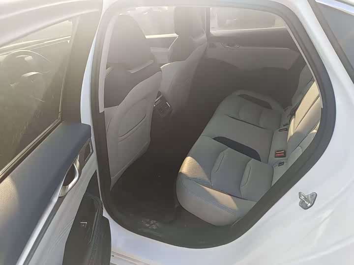 Фото 5 - Geely Preface