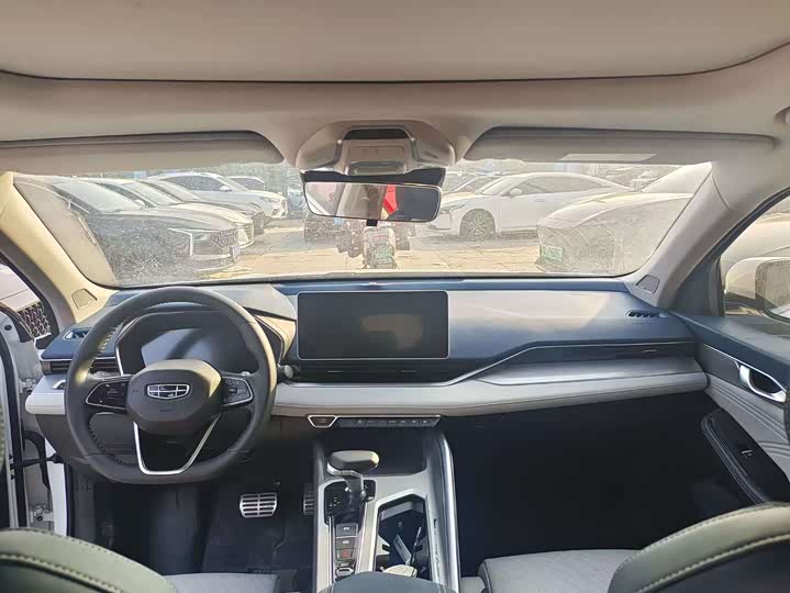 Фото 6 - Geely Preface