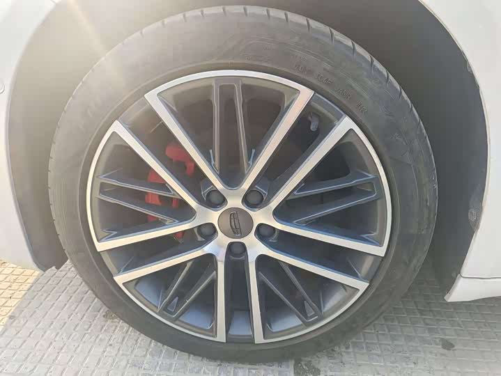 Фото 7 - Geely Preface