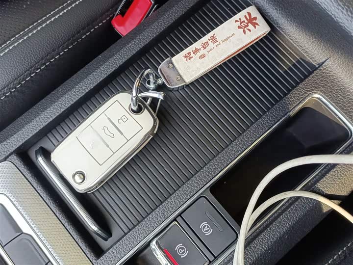 Фото 9 - Roewe RX5