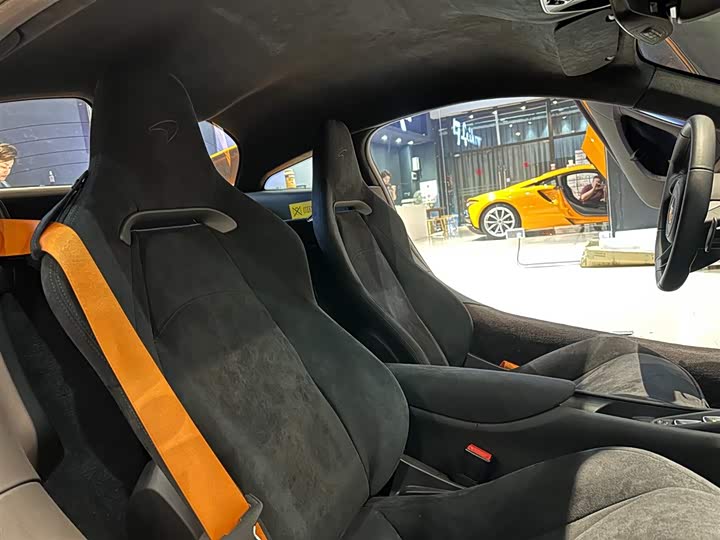 Фото 13 - McLaren Artura