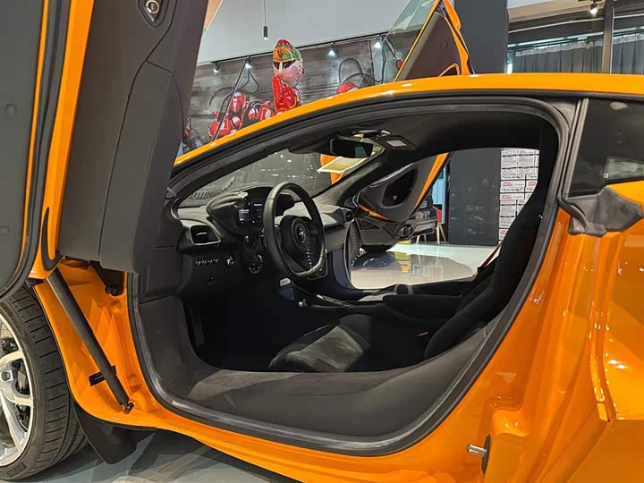 Фото 4 - McLaren Artura