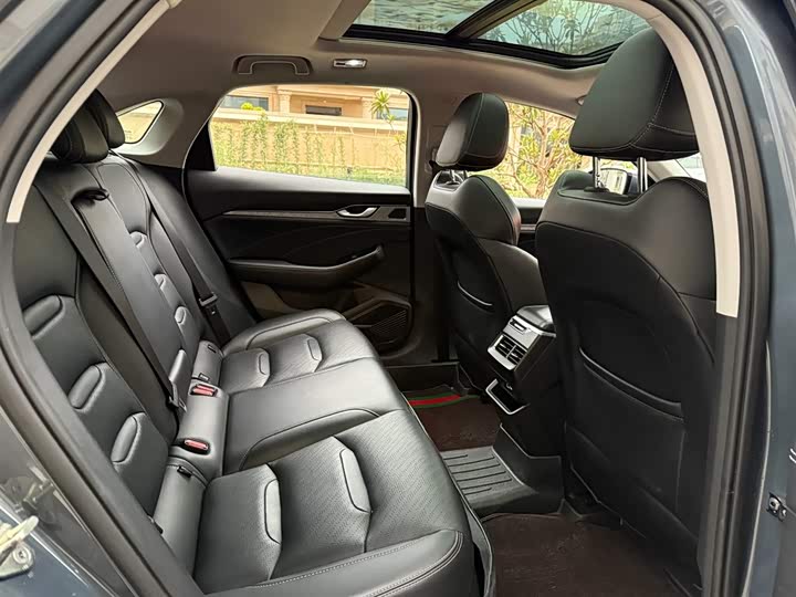 Фото 6 - Geely Preface