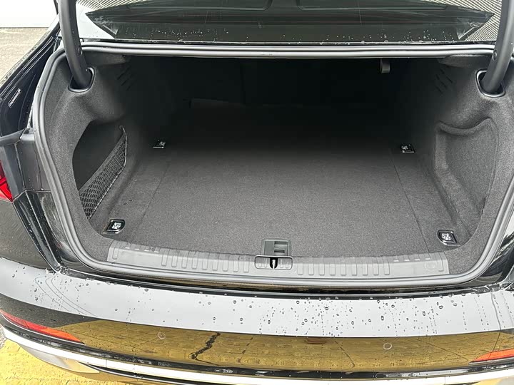 Фото 15 - Audi A6L