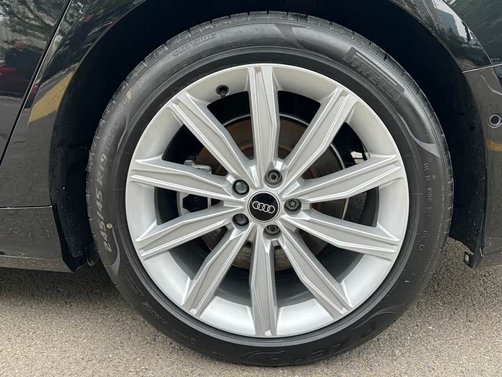 Фото 17 - Audi A6L