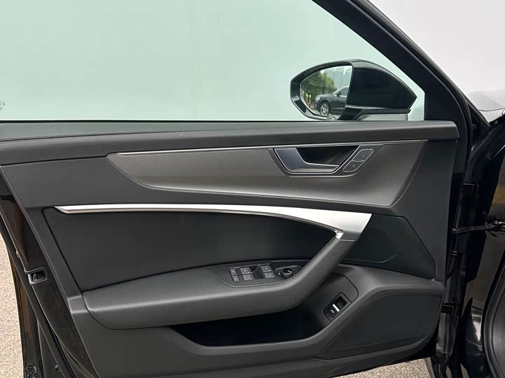 Фото 5 - Audi A6L