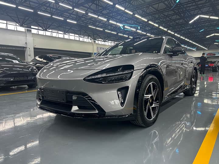 Фото 1 - Xiaomi YU7