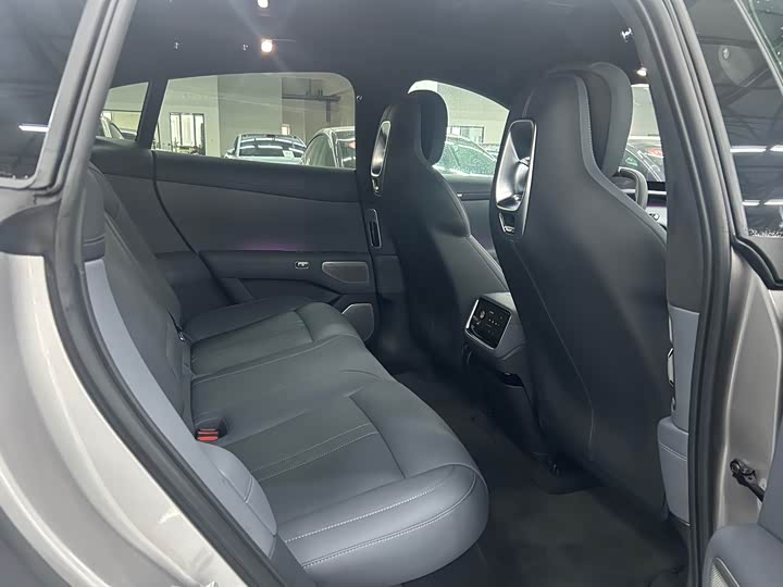 Фото 10 - Xiaomi YU7