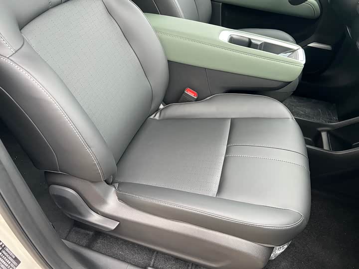 Фото 10 - Baojun Yep Plus