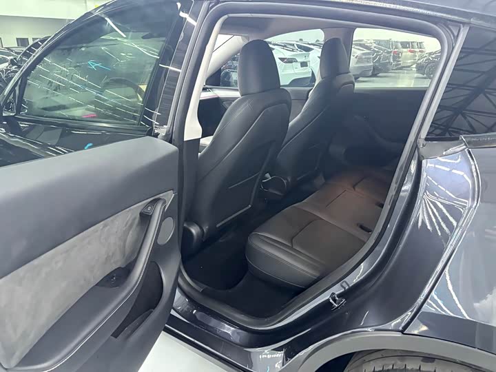 Фото 6 - Tesla Model Y