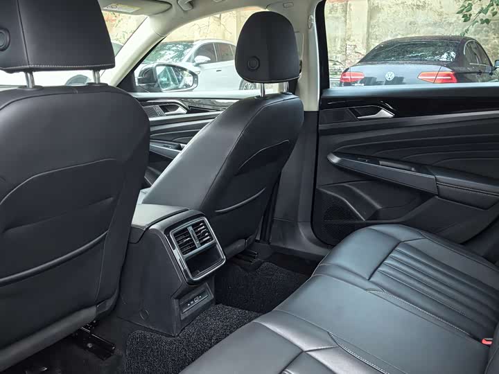 Фото 7 - Volkswagen Passat