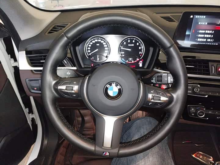 Фото 11 - BMW X1