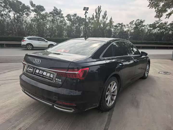 Фото 5 - Audi A6L