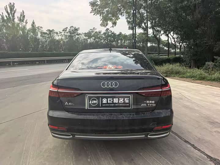 Фото 6 - Audi A6L