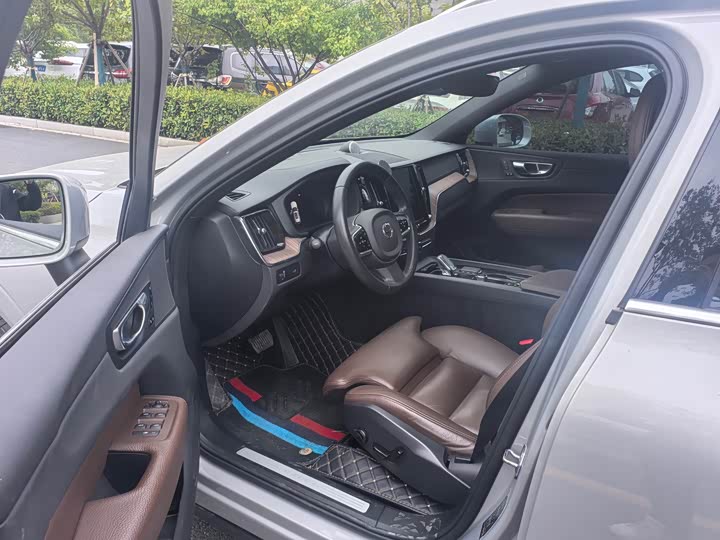 Фото 6 - Volvo XC60