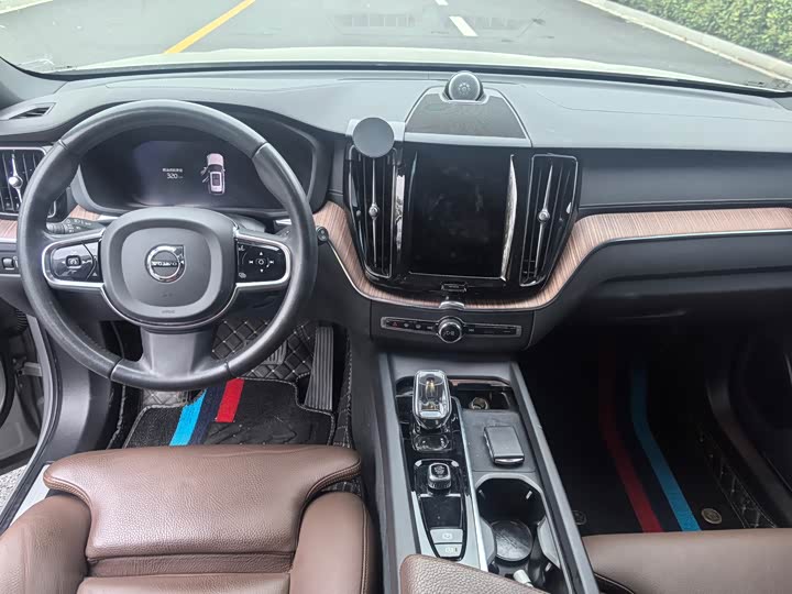 Фото 7 - Volvo XC60