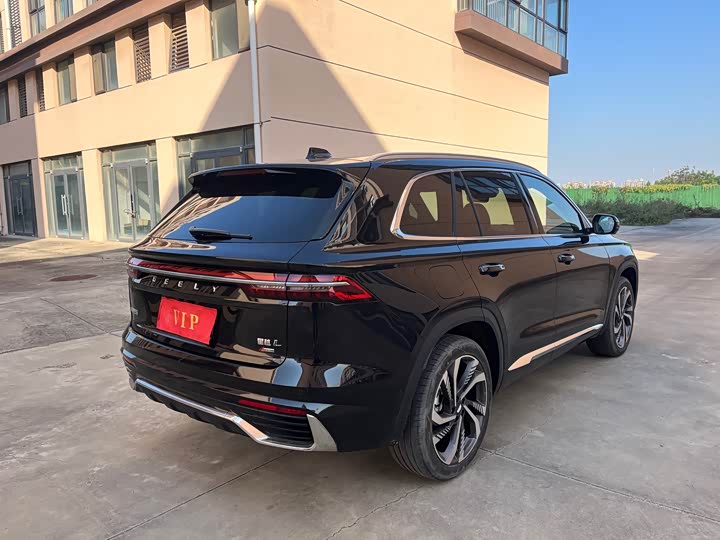 Фото 13 - Geely Monjaro