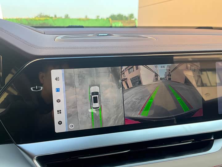 Фото 9 - Geely Monjaro