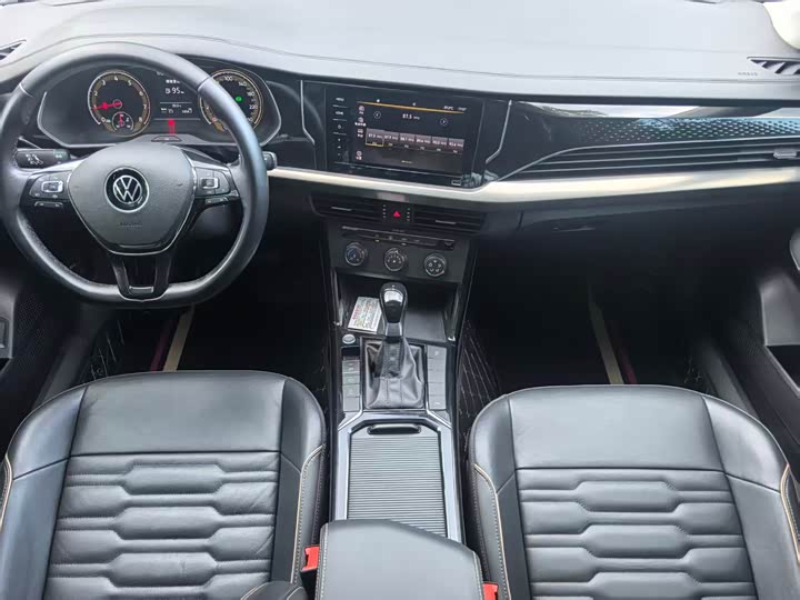 Фото 13 - Volkswagen Passat