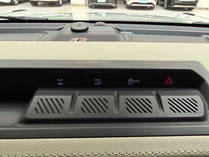 Фото 10 - Ford Bronco