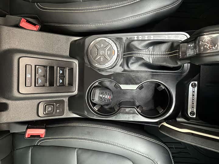 Фото 8 - Ford Bronco