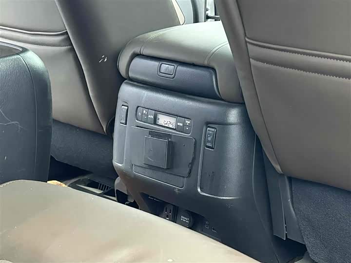 Фото 10 - Nissan Armada